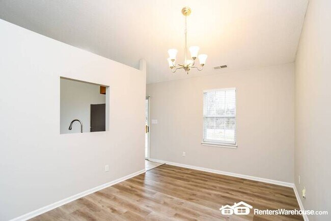 Building Photo - Nice 3 bedroom 2 bath