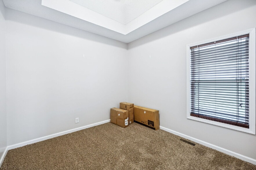 Building Photo - 634 Hidden Valley Dr