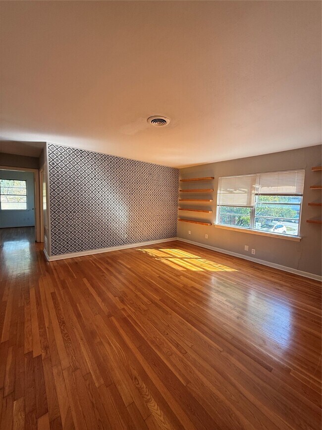 Primary Photo - 5724 1/2 Parwill St