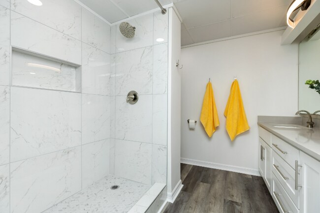 Building Photo - 4600 Ocean Dr