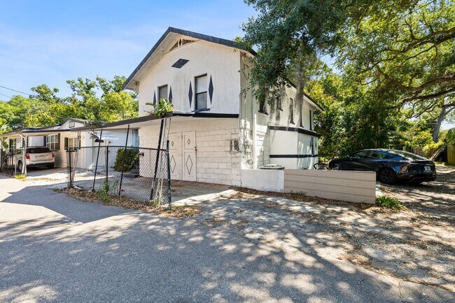 Building Photo - 2242 23rd Ave S