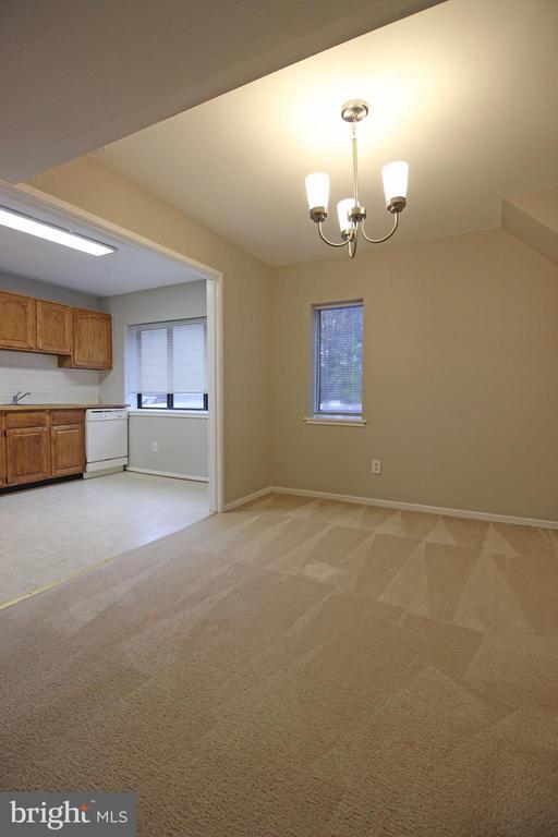 Building Photo - 1662 Parkcrest Cir