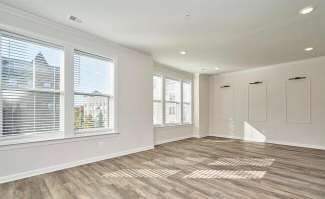 Building Photo - 45116 Kincora Dr