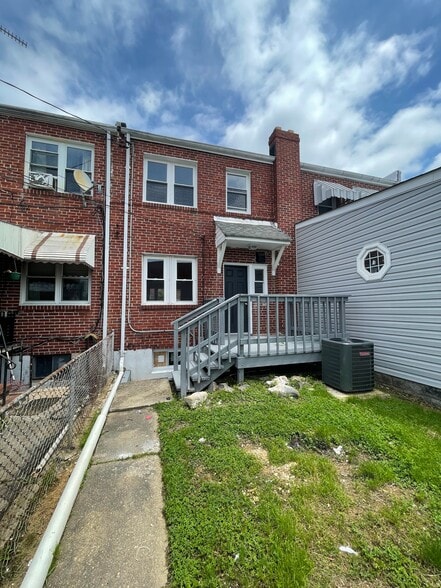 Building Photo - 332 Endsleigh Ave