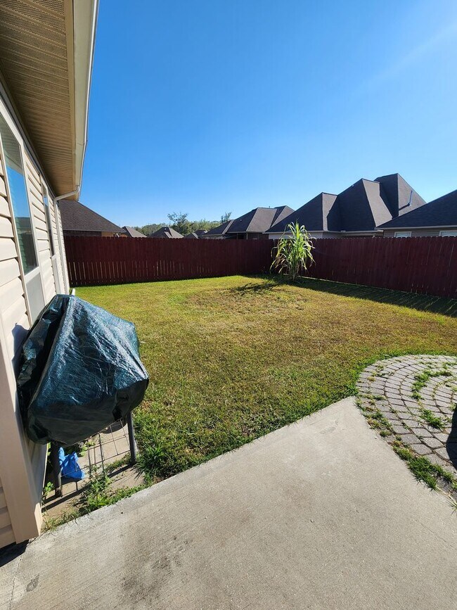 Building Photo - 16529 Gallion Dr