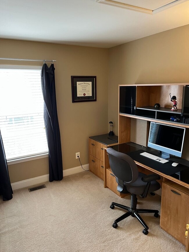 Building Photo - 3BR Townhome in Abingdon: Deck, Assigned Parking, Pool, Gym + W/D