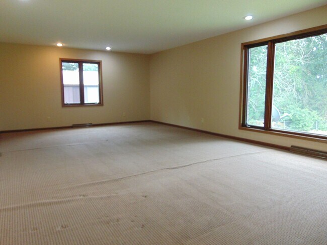 Building Photo - Amazing 3 Bed 2 Bath Country Home With Fab...