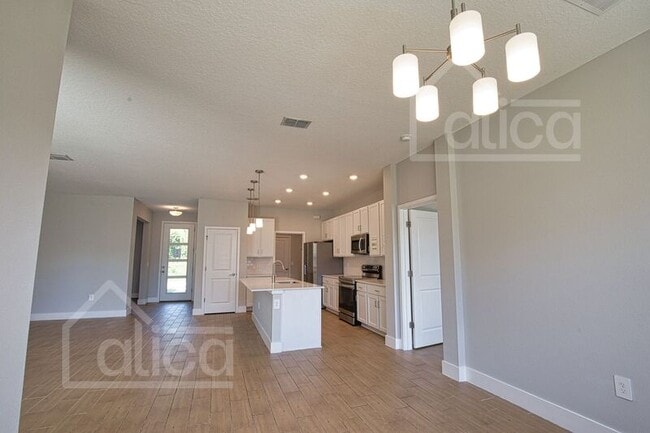 Building Photo - 1610 Rada Ln