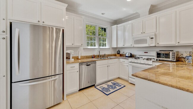 Building Photo - 94 Ballyhoo St