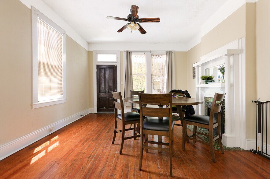 Building Photo - 1301 Constantinople St