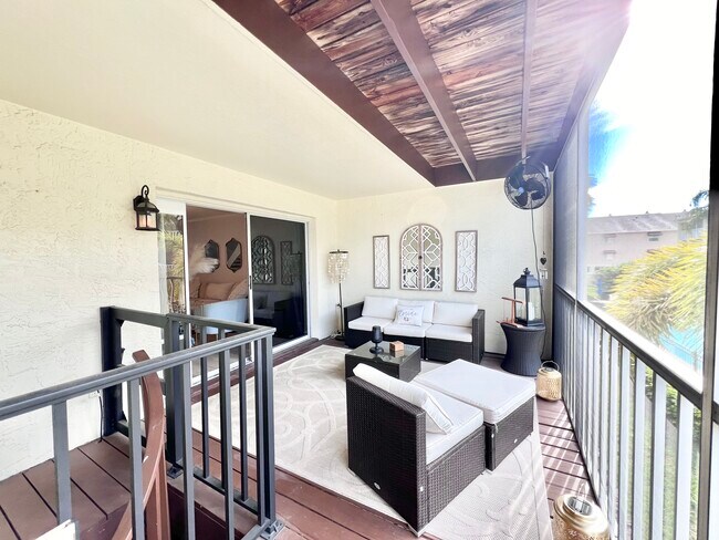 Building Photo - 465 Pinellas Bayway S