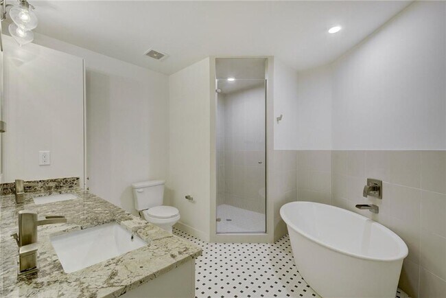 Building Photo - 211 W Johanna St