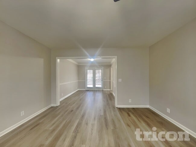 Building Photo - 155 Braxton Ln E