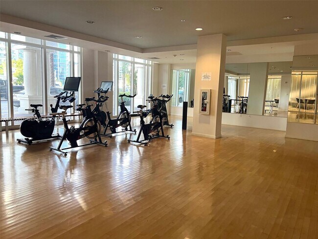 Building Photo - 511 SE 5 Ave