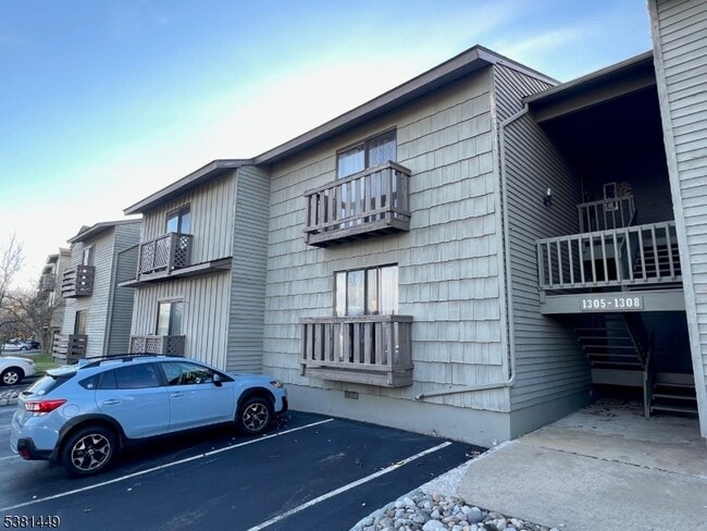 Primary Photo - 1308 Spruce Hills Dr