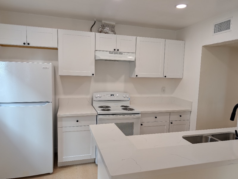 Building Photo - 5252 Hermitage Ave