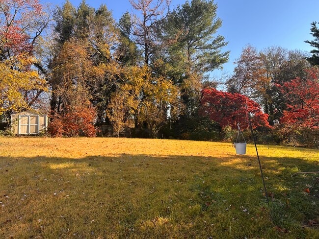 Building Photo - 5233 Queensberry Ave