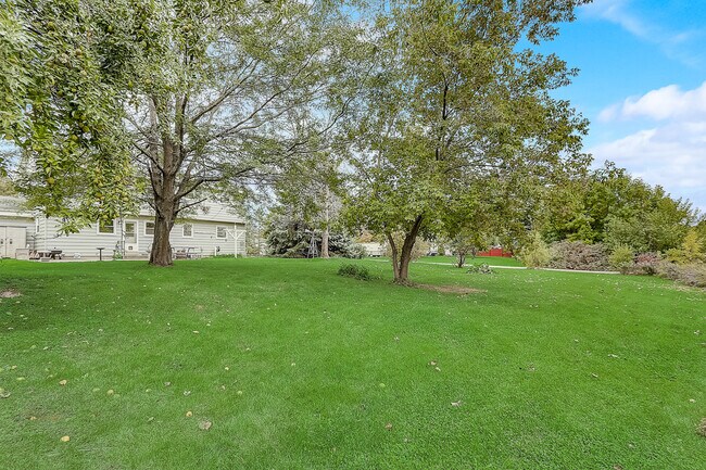 Large Yard - 6825 S Juniper Dr