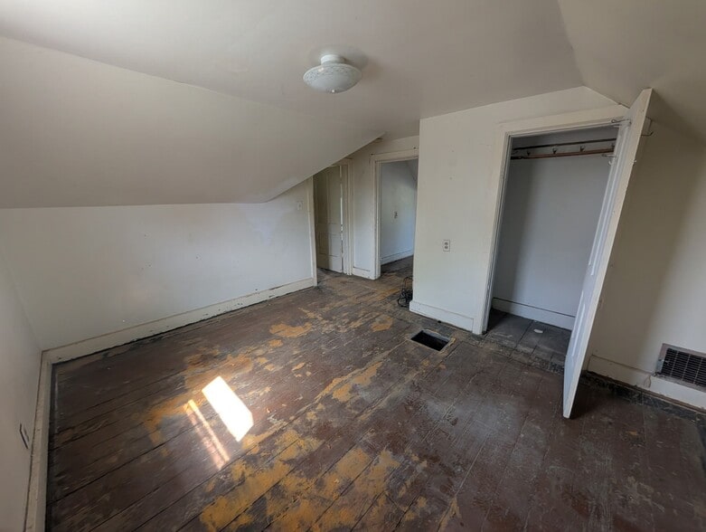 Building Photo - 1214 W Butler St