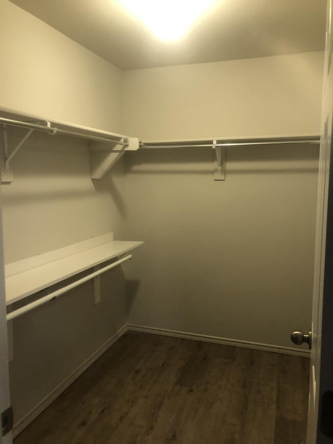 Building Photo - 3400 SE 94th St