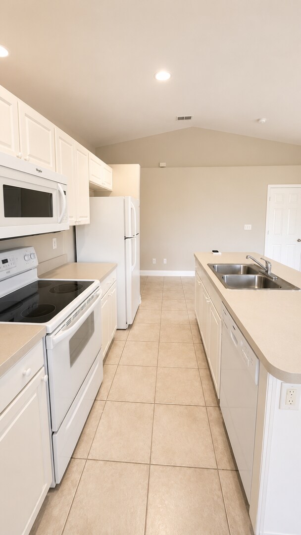 Building Photo - 2/2 + Den Available Now!
