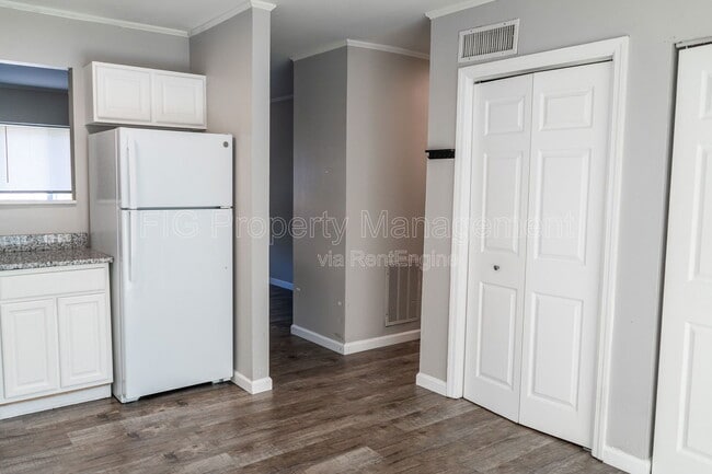 Building Photo - 112 Louella Dr