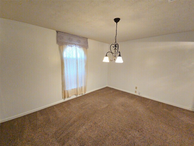 Building Photo - 1206 Crescent Blvd