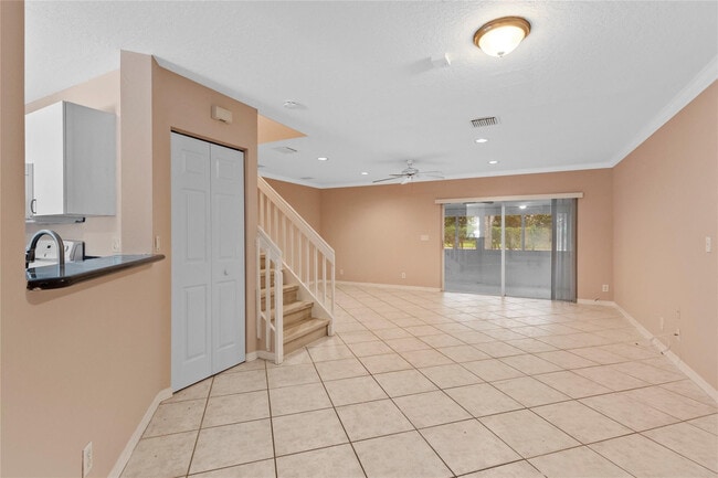 Building Photo - 1186 SW 44th Ave