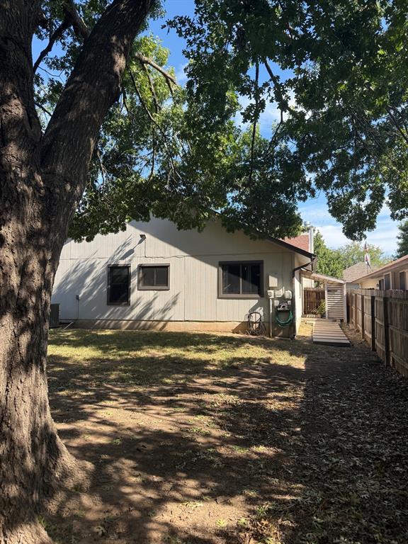 Building Photo - 2305 Rick Whinery Dr
