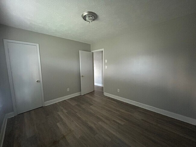 Building Photo - 5752 Edmeston Dr