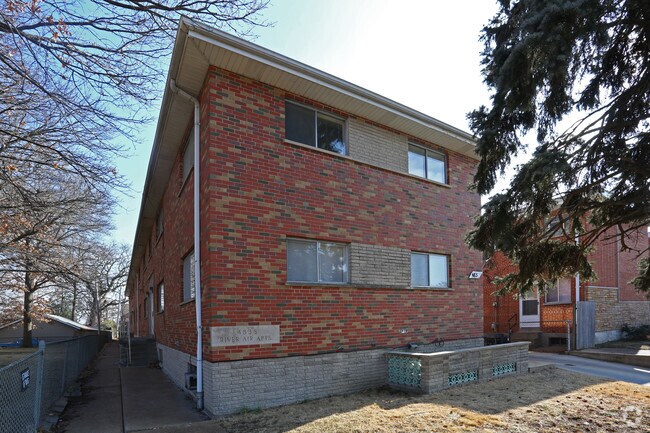 Primary Photo - 4838 S Broadway