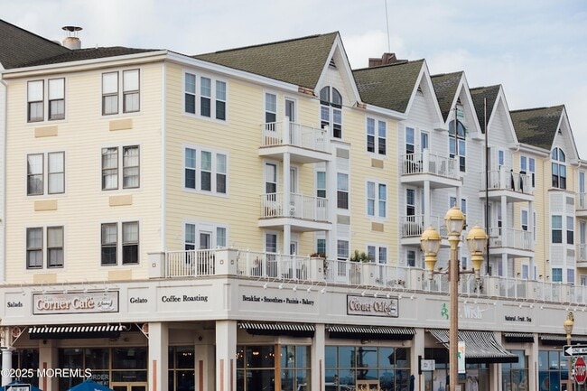 Building Photo - 678 Buttonwood Ave