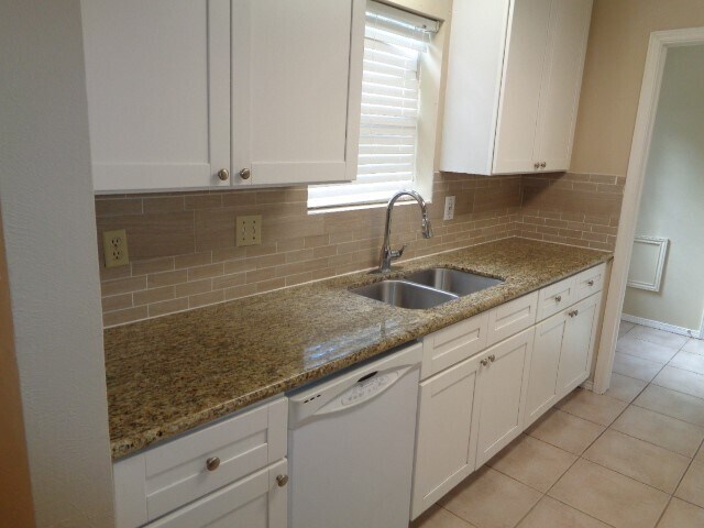 Building Photo - 709 Short Mill Run