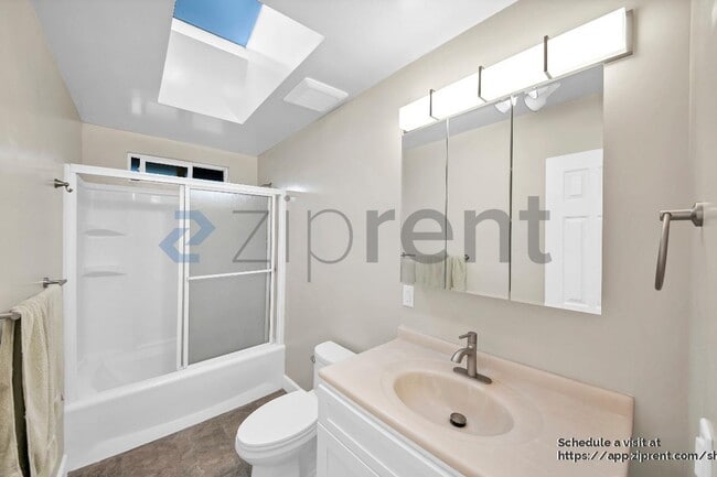 Building Photo - 2335 Logan St