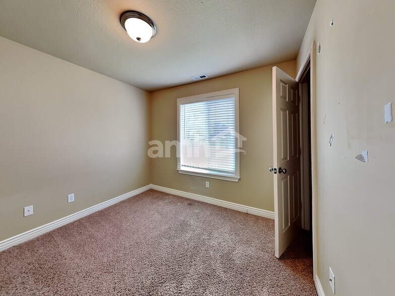 Building Photo - 171 Century Dr