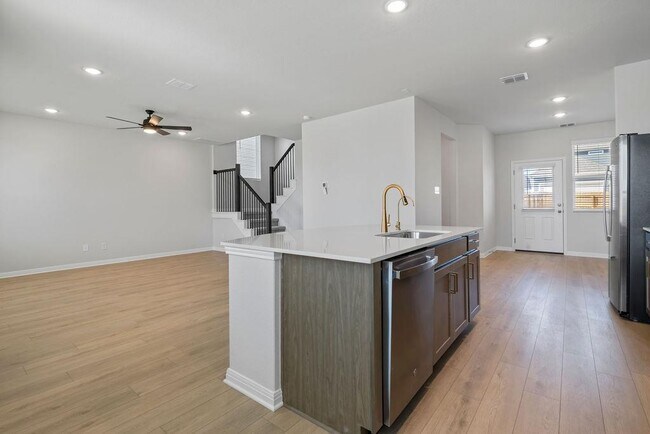 Building Photo - 104 Woodrow Ln