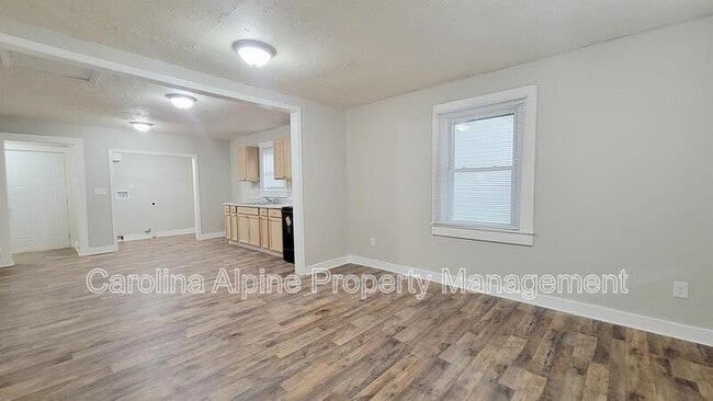 Building Photo - 419 Pine St