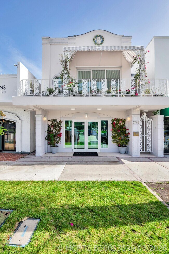 Building Photo - 255 Royal Poinciana Way