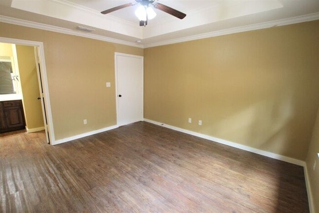 Building Photo - Available Now: 3 Bedroom, 2 Bathroom Town ...