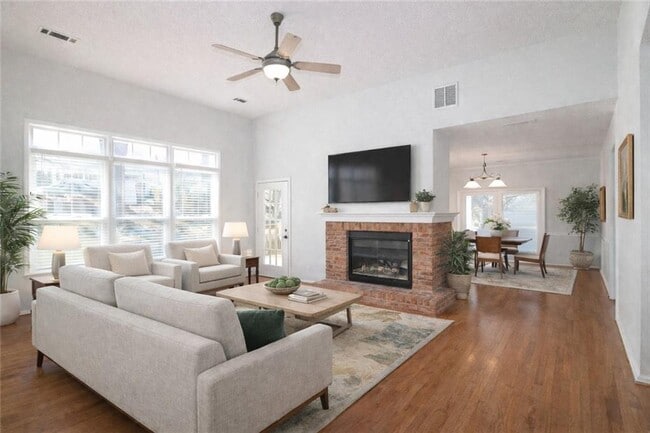 Building Photo - 303 Leeward Walk Ln