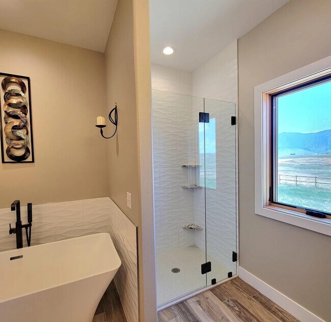 Building Photo - 14 Eagletail Dr