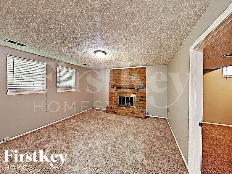 Building Photo - 5906 NW Walnut Creek Dr