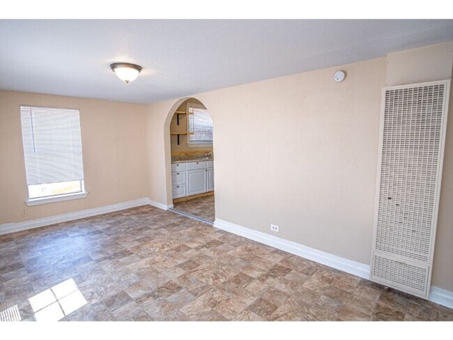 Building Photo - 231 Cactus St