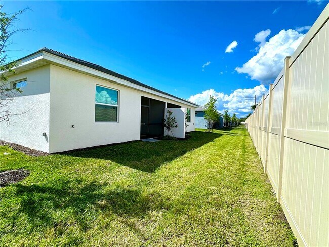 Building Photo - 8225 Shr Lk Dr