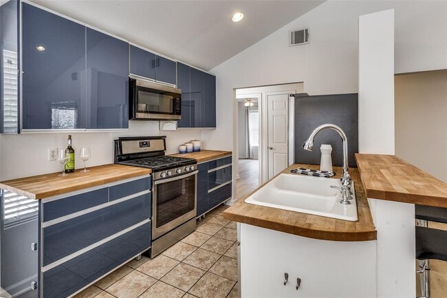 Building Photo - 1802 Harvey St