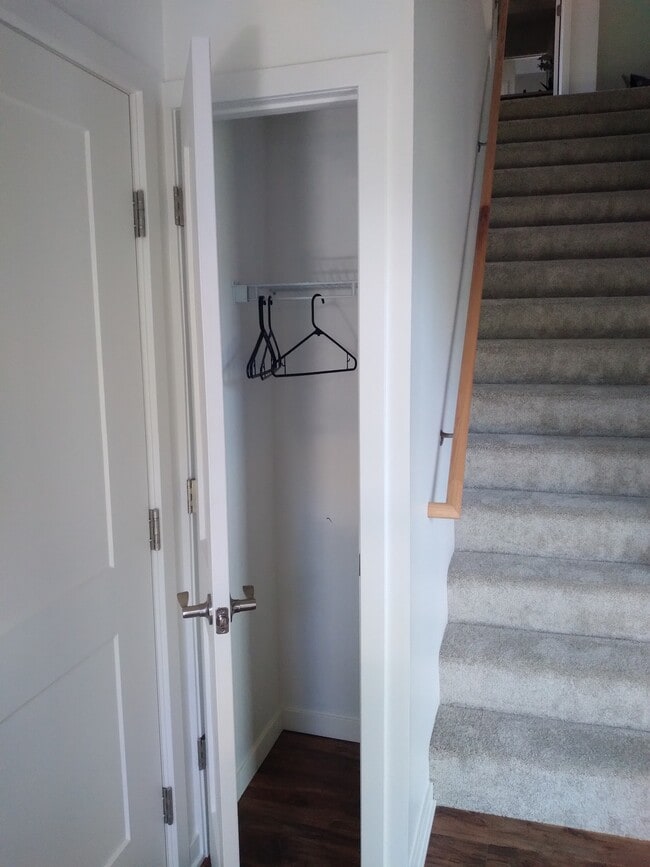 Building Photo - 2701 Pond Dr