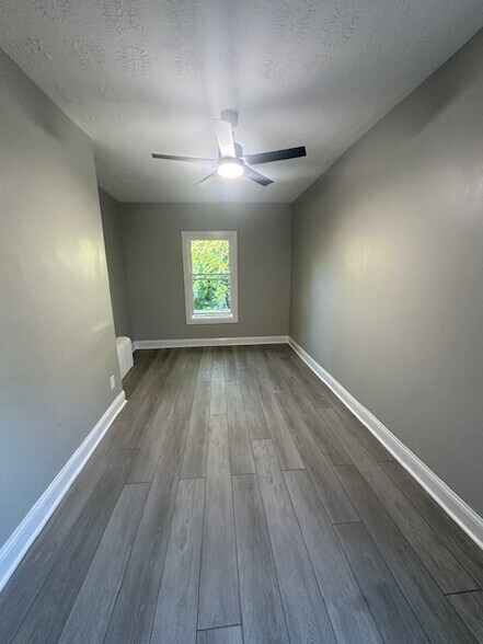 Building Photo - 3083 E Derbyshire Rd