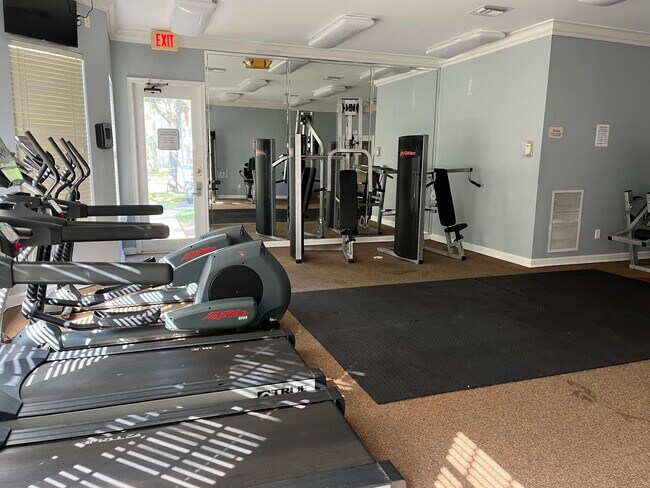 Building Photo - 5024 Lantana Rd
