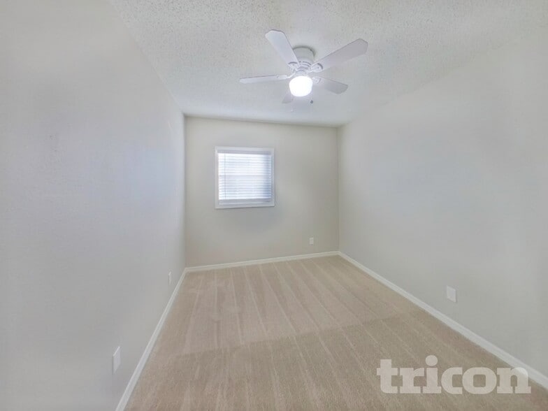 Building Photo - 910 Sunridge Point Dr