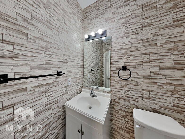 Building Photo - 2587 Riverwood Spring